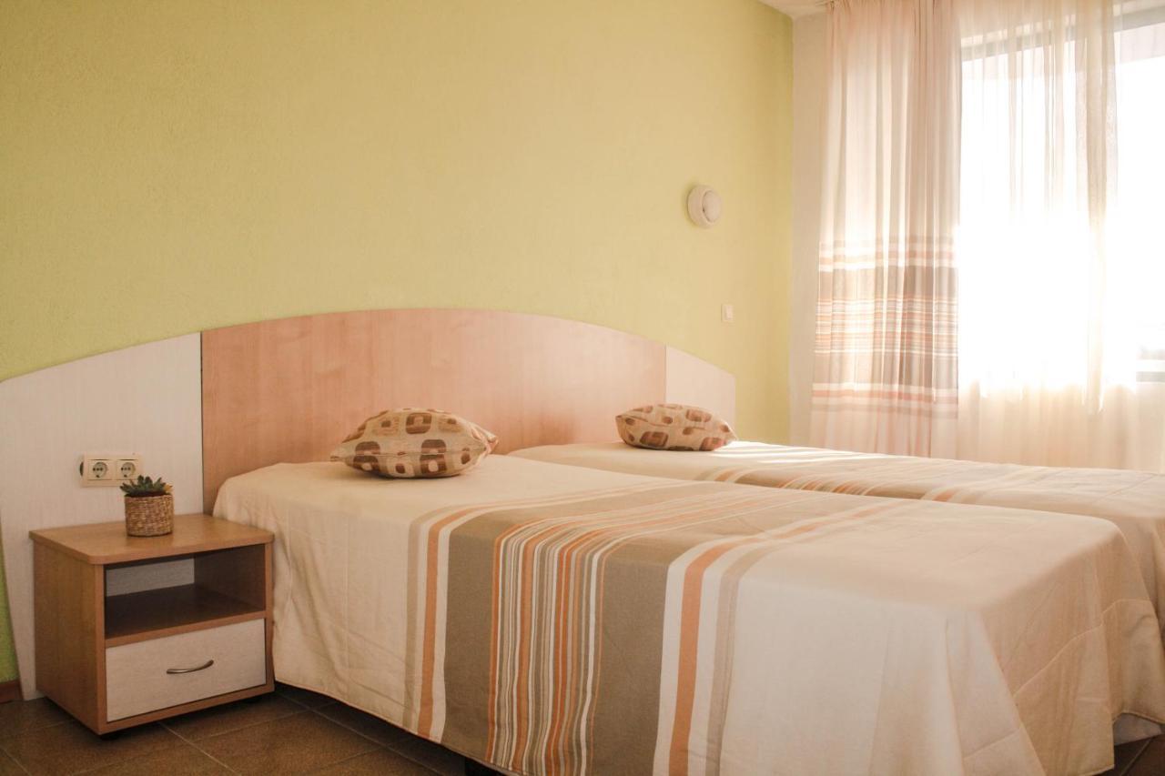 Alba Family Club Hotel Primorsko Exterior foto
